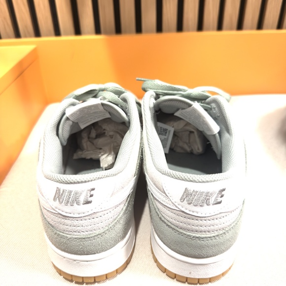 NIKE DUNK LOW RETRO SE - Men's Size US 12, Sage Green/JADE HORIZON (Worn Once) - Picture 5 of 6